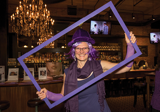 Decoda purple woman in frame